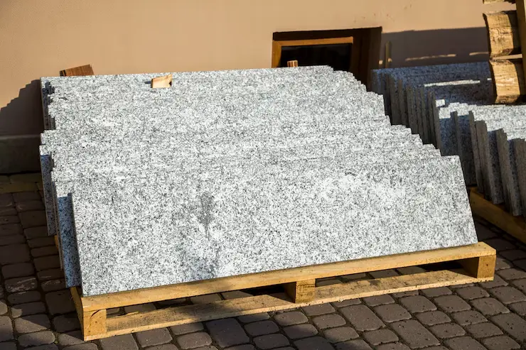 Ile zapłacisz za pojedynczy granitowy pomnik - Porównanie cen i opcji